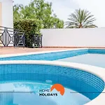 #228 Garrett Flats By Holidays البوفيرا