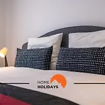 #228 Garrett Flats By Holidays * البوفيرا