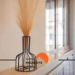 #228 Garrett Flats By Holidays * البوفيرا