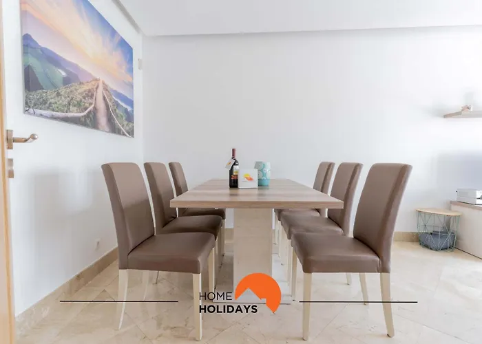 #228 Garrett Flats By Holidays *